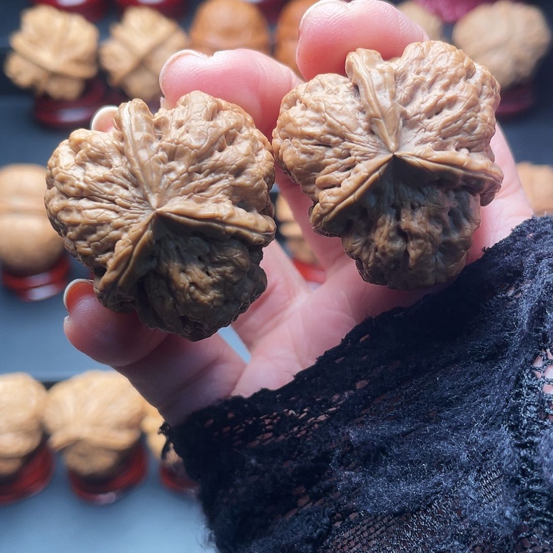 文玩核桃吊坠玉斧三