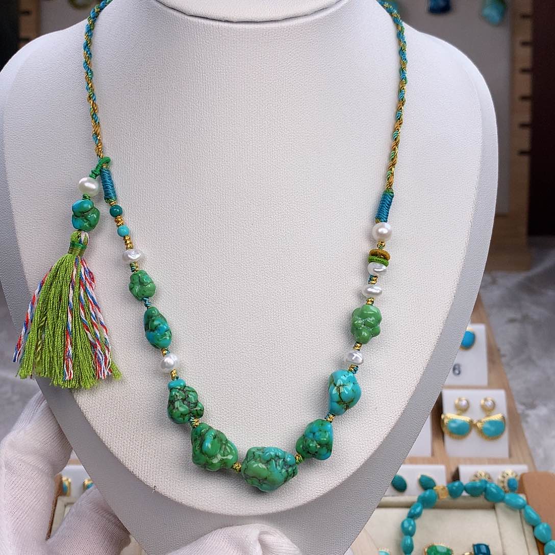 绿松石颈饰未镶嵌