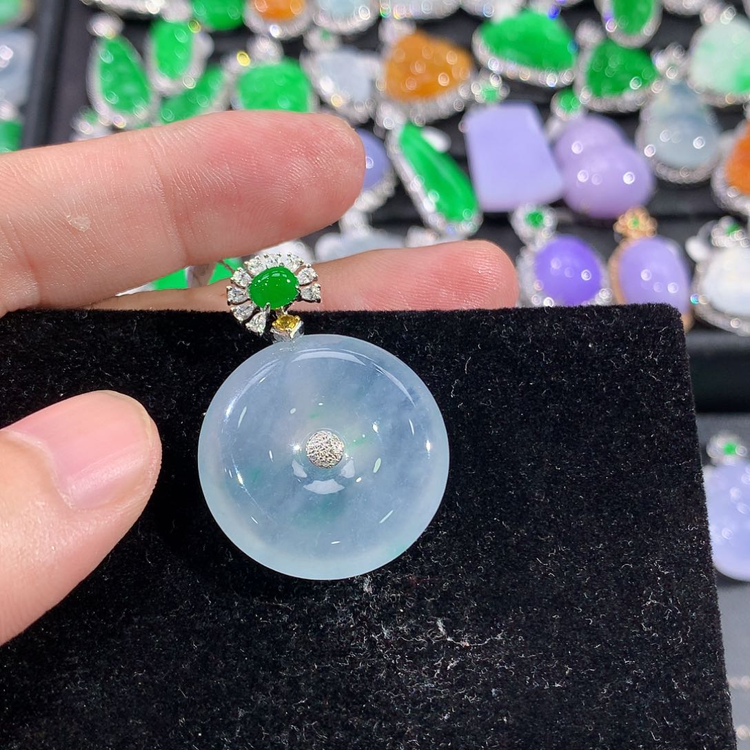 翡翠18K金镶嵌颈饰