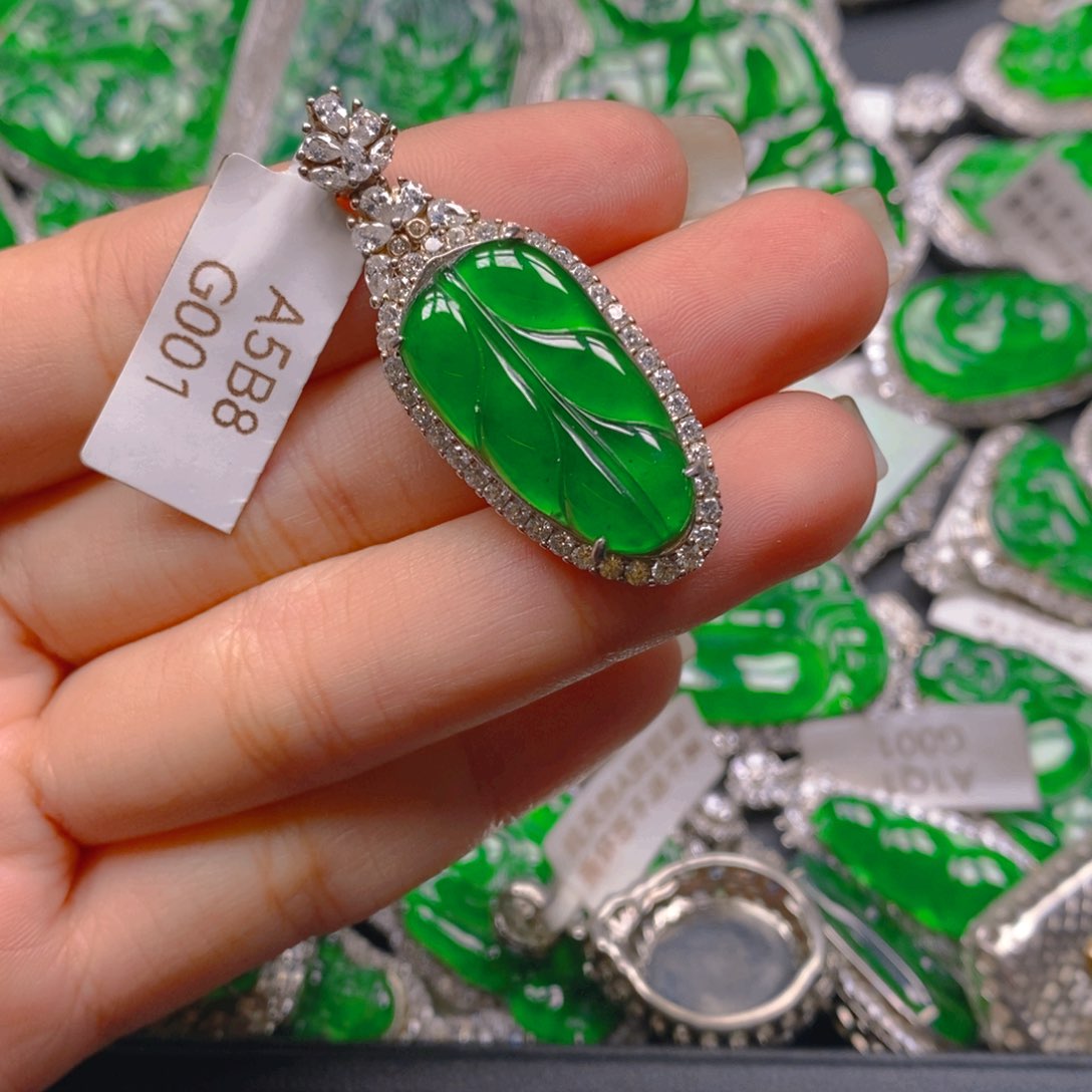 翡翠颈饰银S925镶嵌88888888