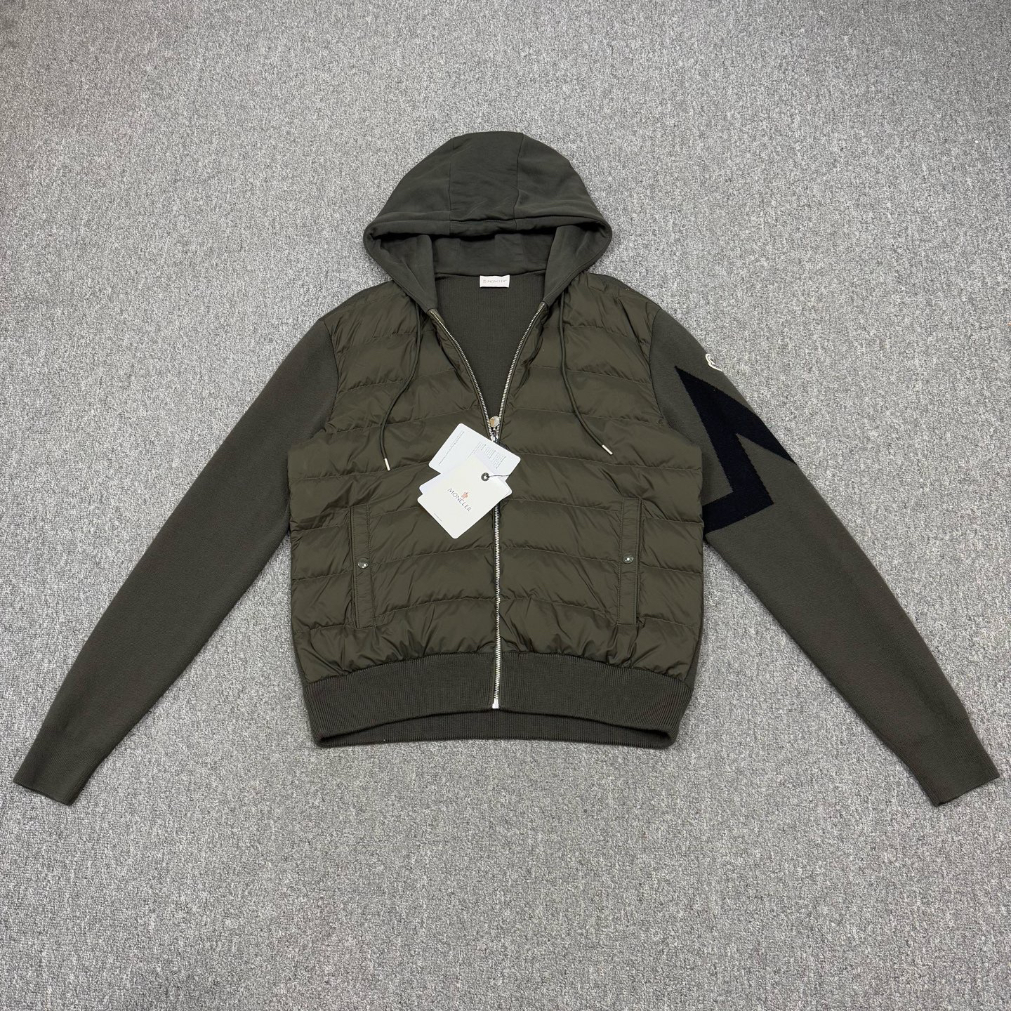未使用 MONCLER 18585938 联名款军绿色针织拼接羽绒服外套 XL码