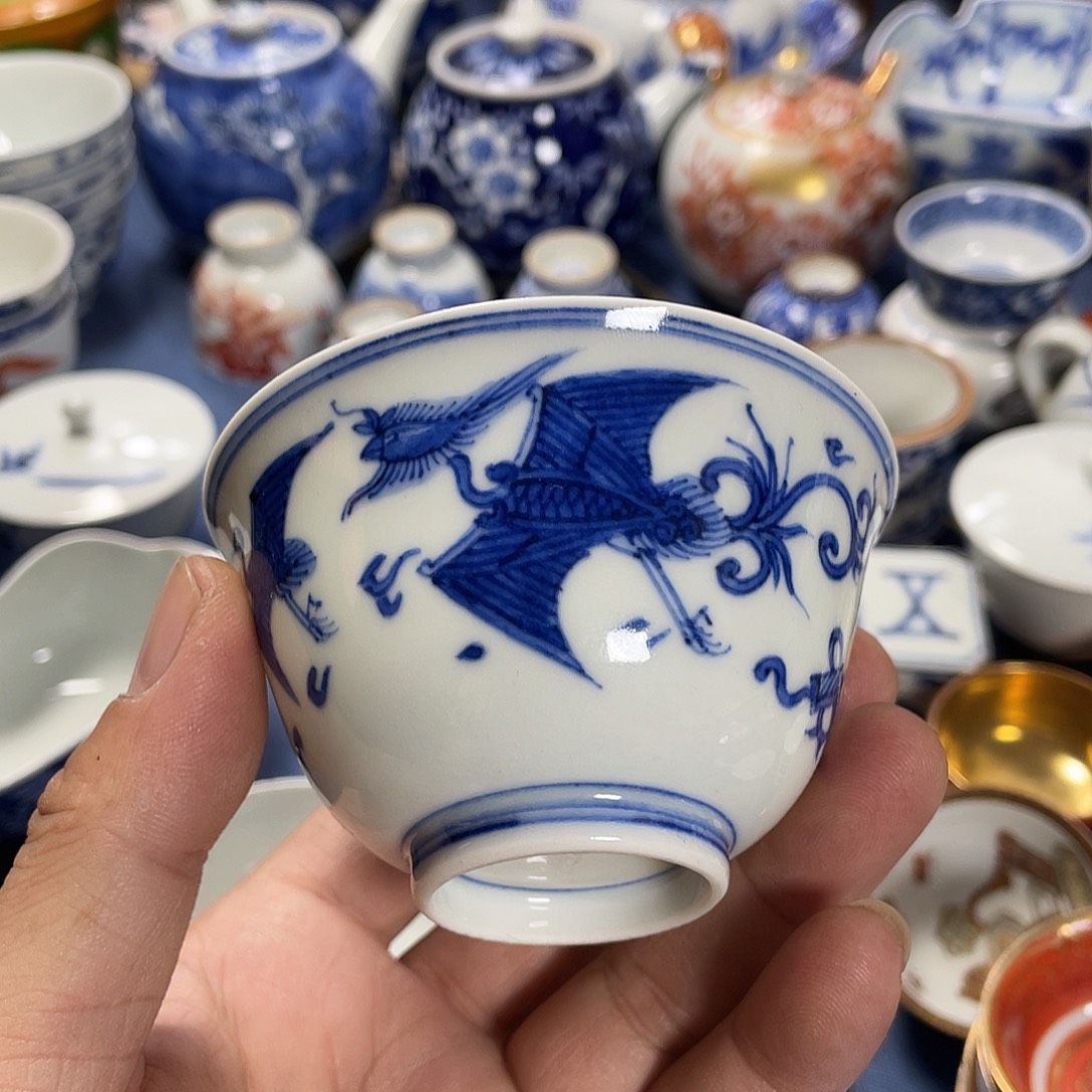 灰***迹瓷器制作工艺精湛