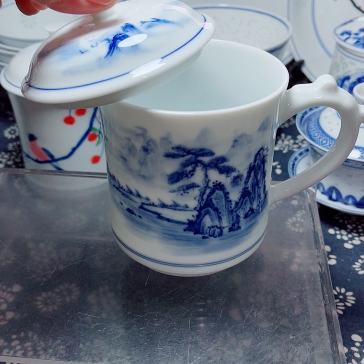 青花玲珑手绘山水办公杯