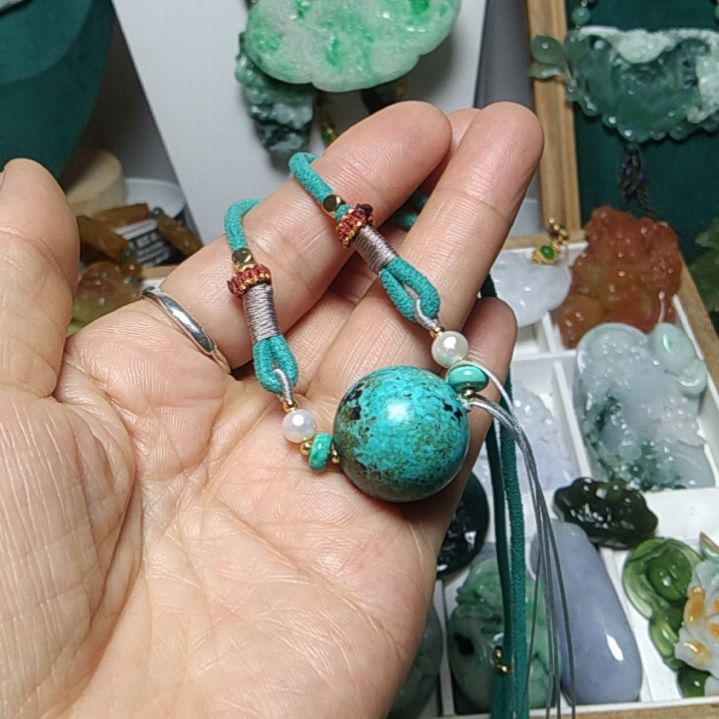 翡翠吊坠(赠链)未镶嵌