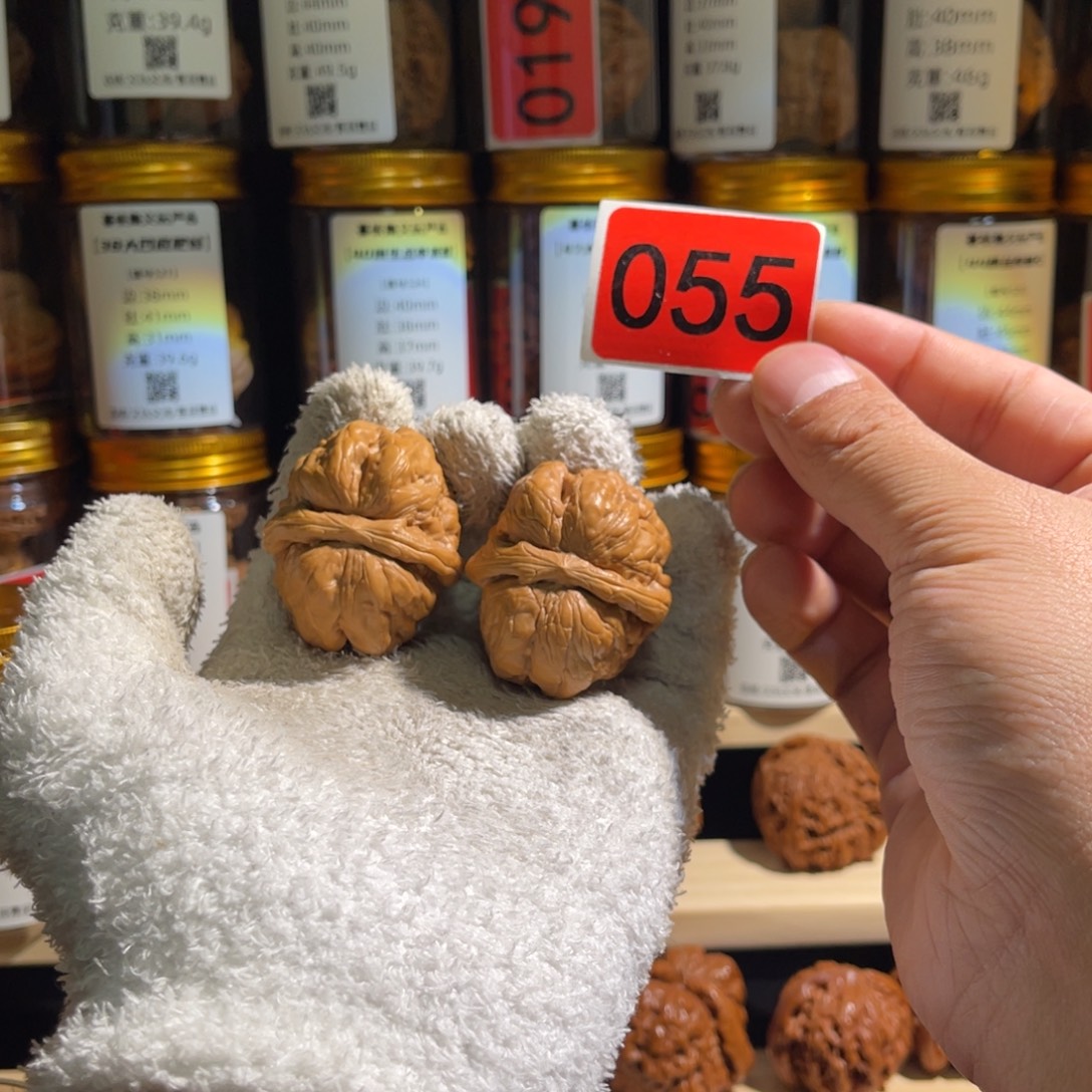 把件文玩核桃38肚43四开背蛤蟆头 编号055