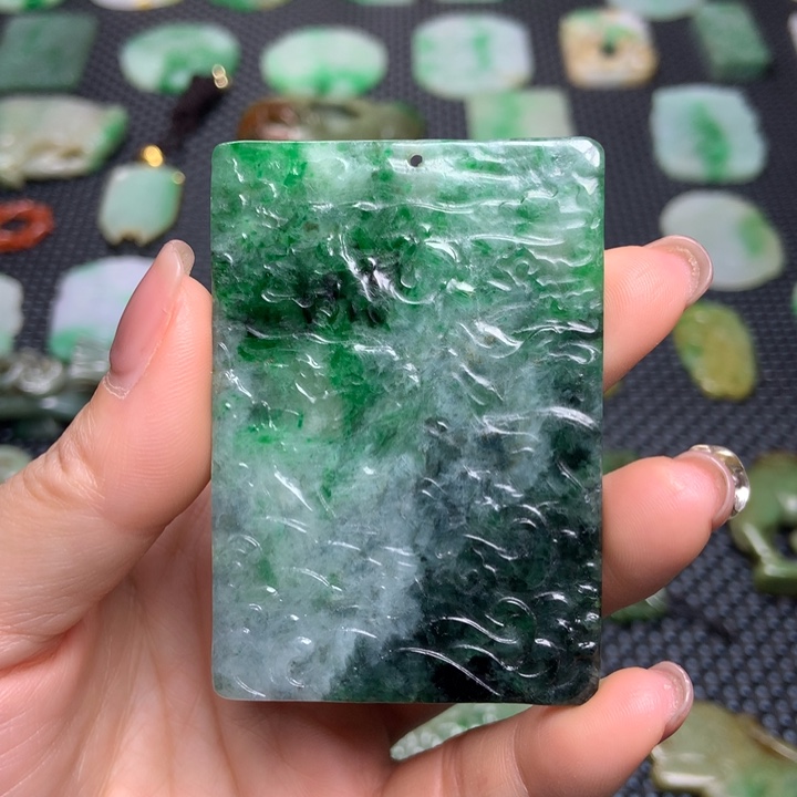 翡翠挂件未镶嵌……