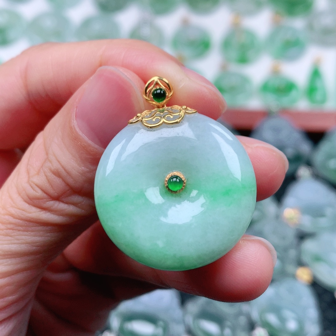 翡翠吊坠(不含链)18K金镶嵌