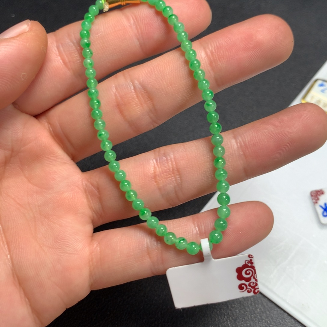 翡翠颈饰未镶嵌手串