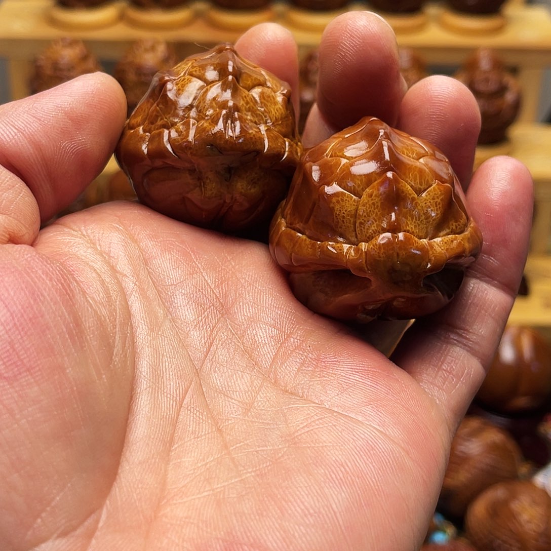 @***辉把件橄榄核富甲手球