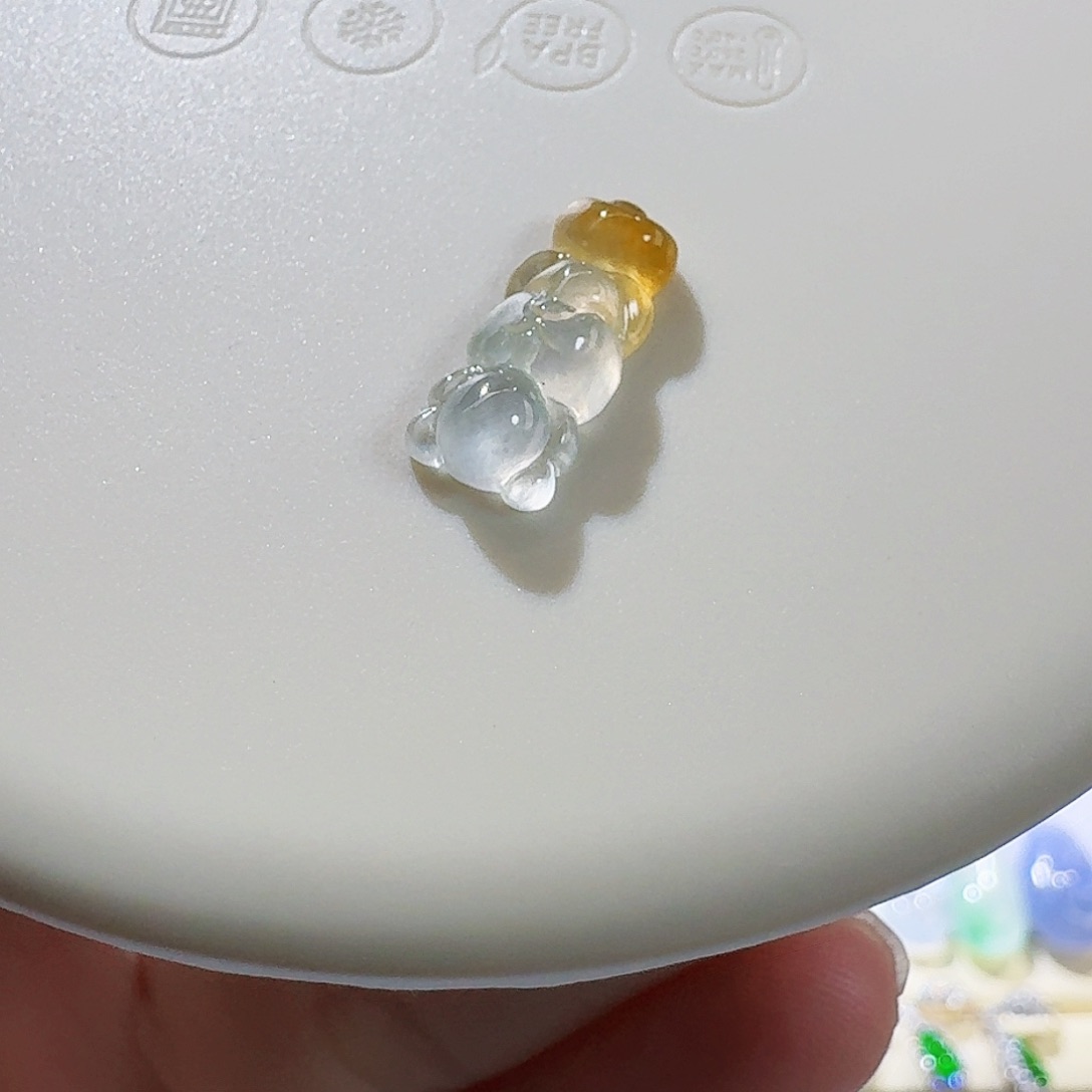 翡翠颈饰未镶嵌元宝熊