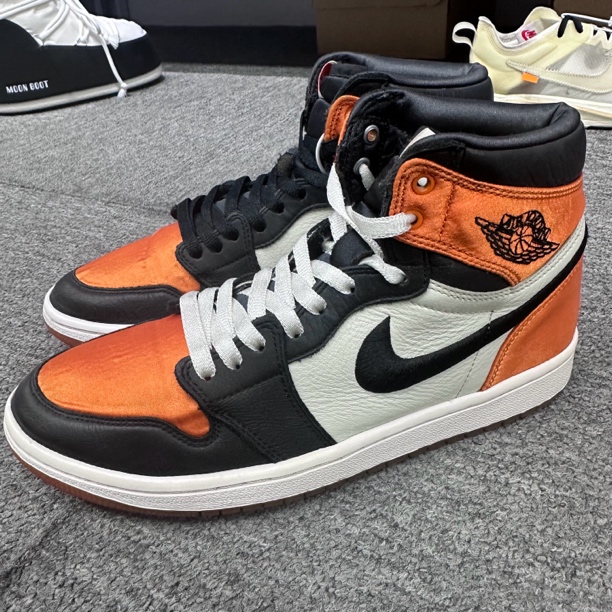 90新 AIR JORDAN 41码 二手9新 aj1丝绸扣碎