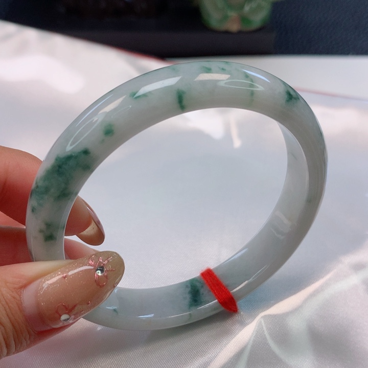 翡翠手镯未镶嵌58圈