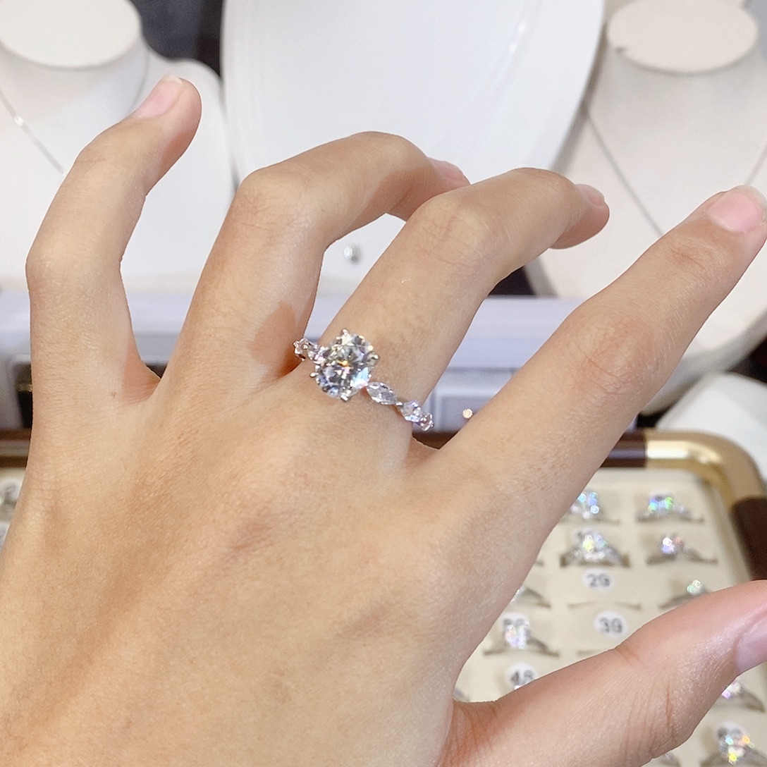 925银合成碳硅石辛德瑞拉15圈口