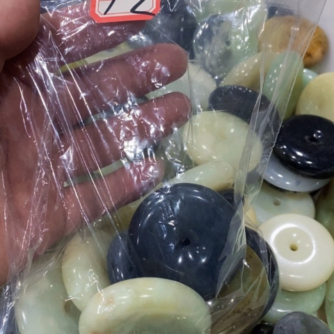 未镶嵌蛇纹石玉颈饰