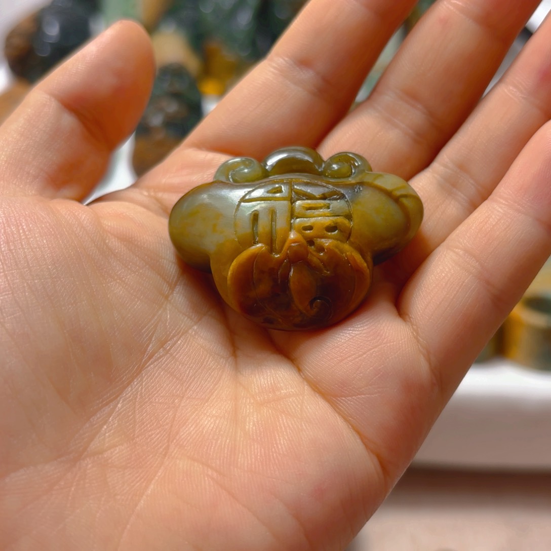 岫岩河磨玉（透闪石质玉）挂件未镶嵌