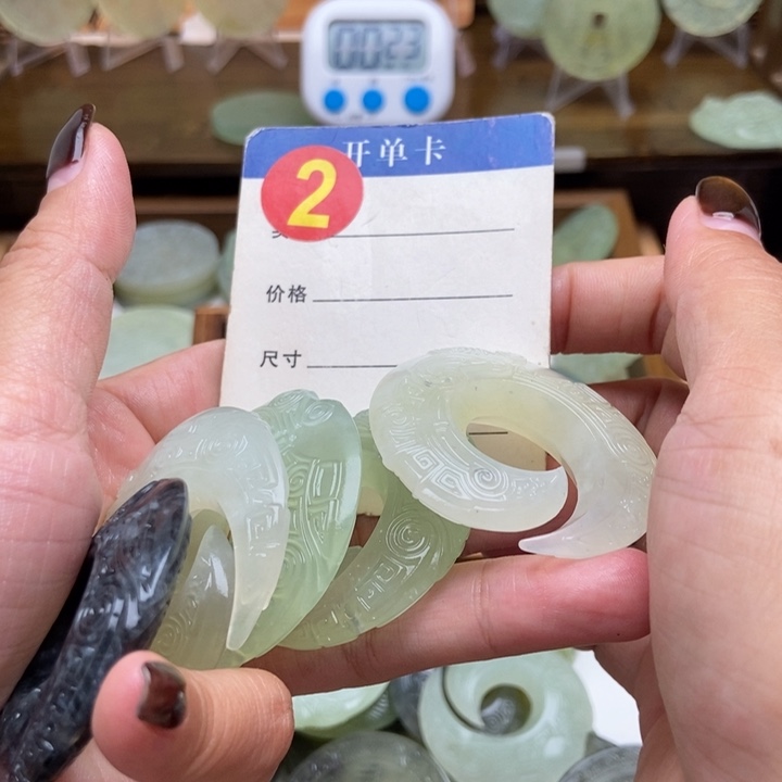 未镶嵌蛇纹石玉挂件北****）