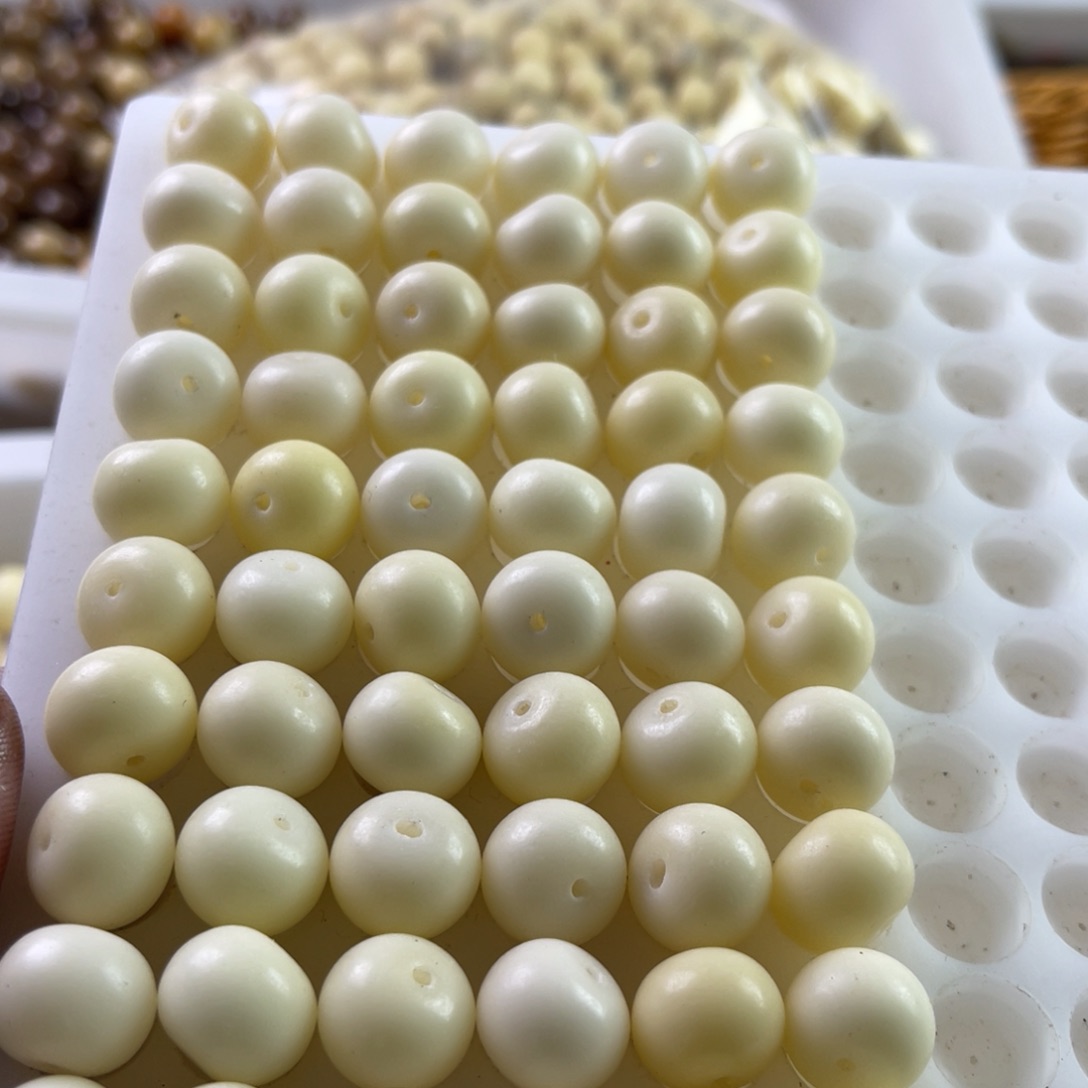 白玉菩提吊坠13.7奶黄苹果60颗