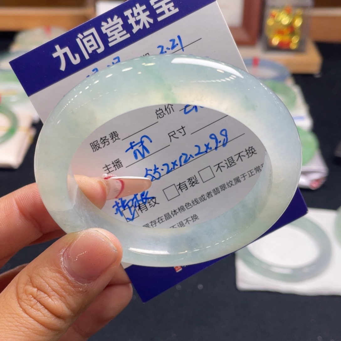 翡翠手镯未镶嵌漫*.分单戴