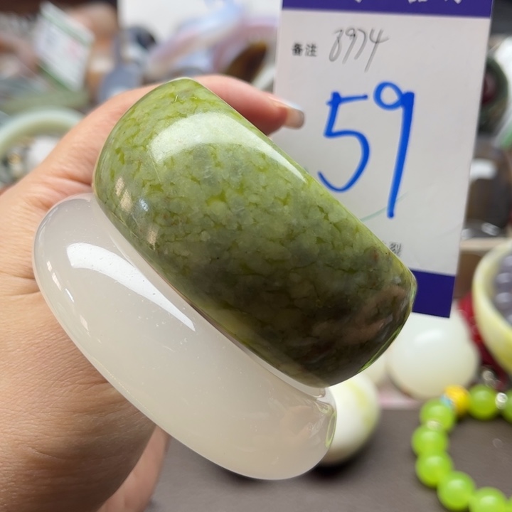 蛇纹石玉手镯未镶嵌