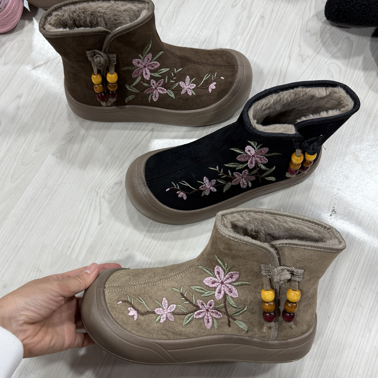 F536重工加厚超轻高弹刺绣女布鞋