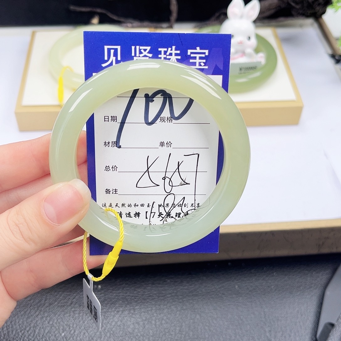 和田玉未镶嵌手镯