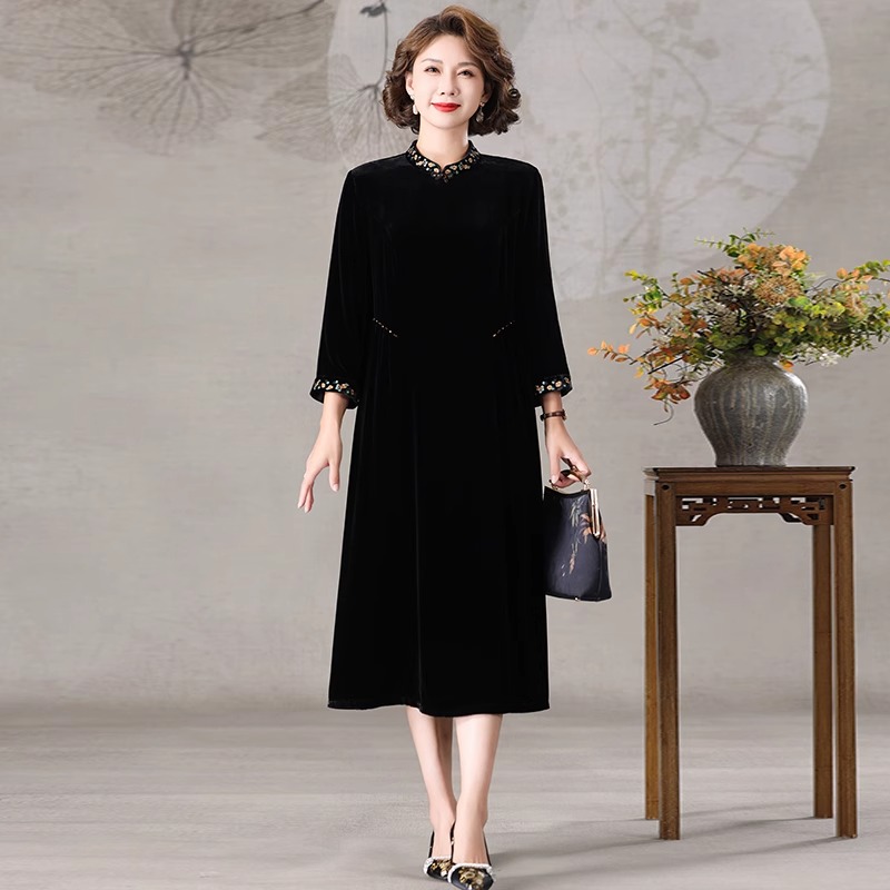2025新桑蚕丝绒裙轻奢高级感真丝绒婚宴会礼服裙小个子丝绒连衣裙