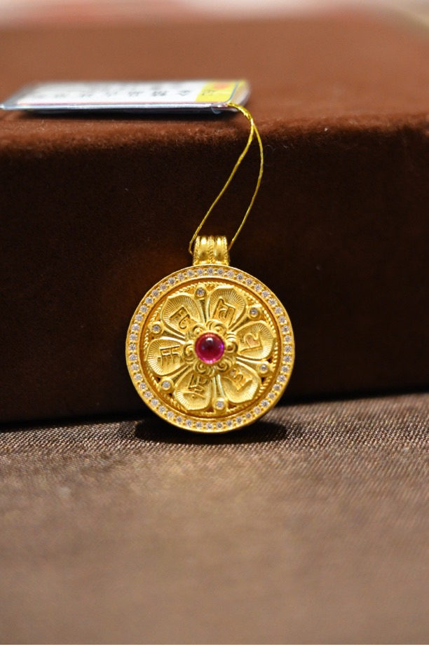 【金喜予心】足金999莫桑点钻珐琅镶嵌可转动八宝罗盘吊坠