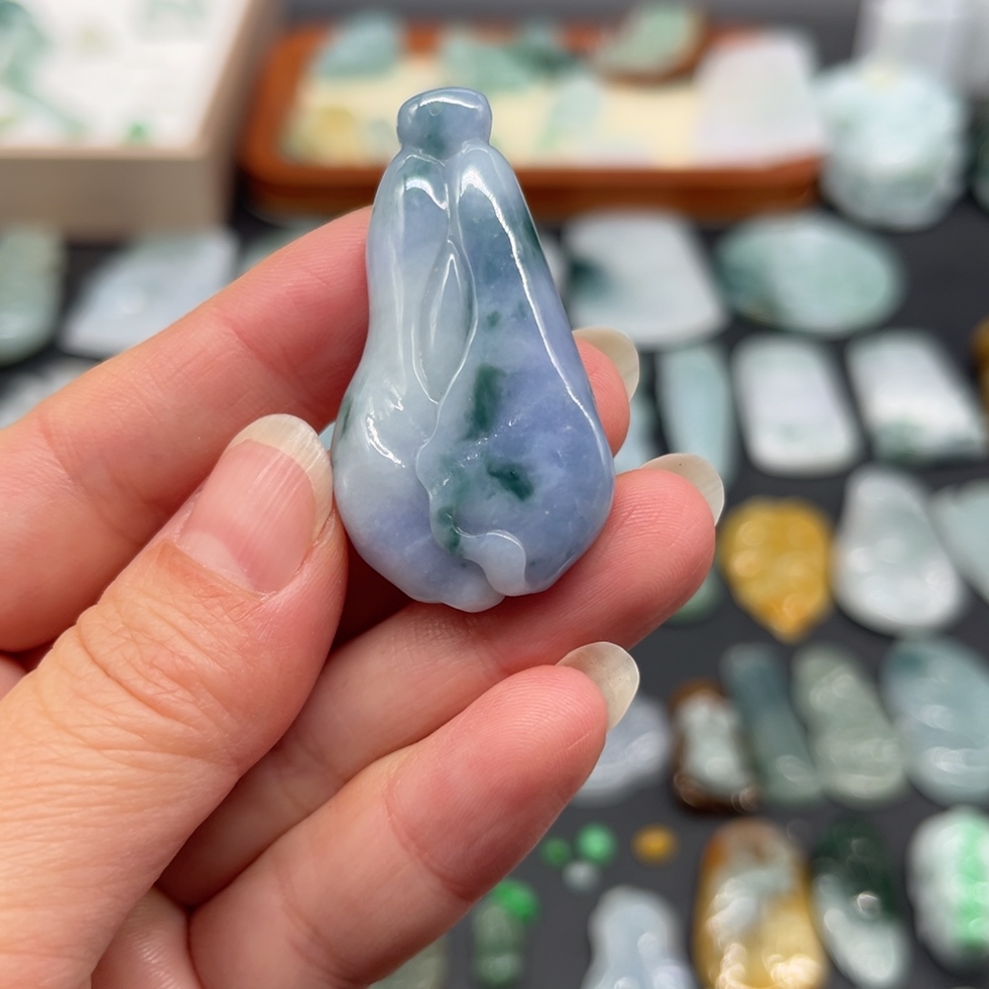 翡翠未镶嵌颈饰白菜