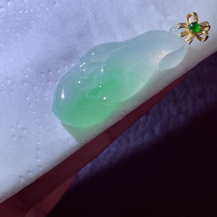 翡翠18K金镶嵌颈饰翡翠