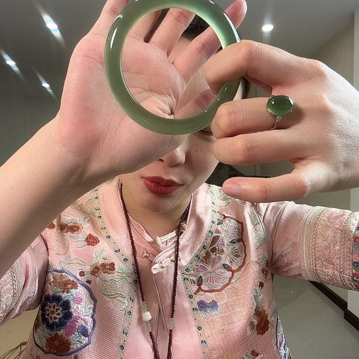 辣***房蛇纹石玉未镶嵌颈饰