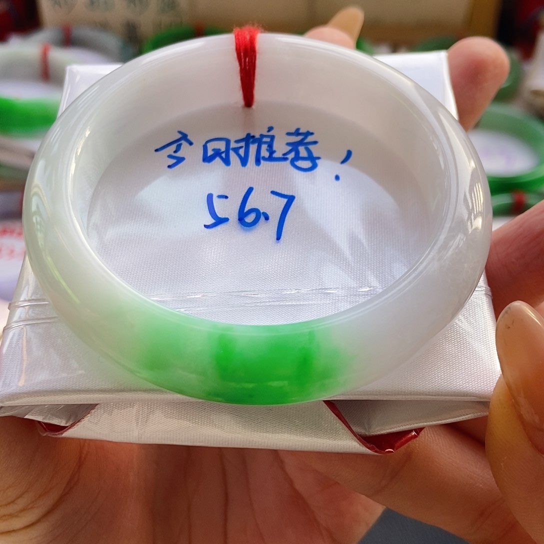 未镶嵌手镯翡翠O****?手镯