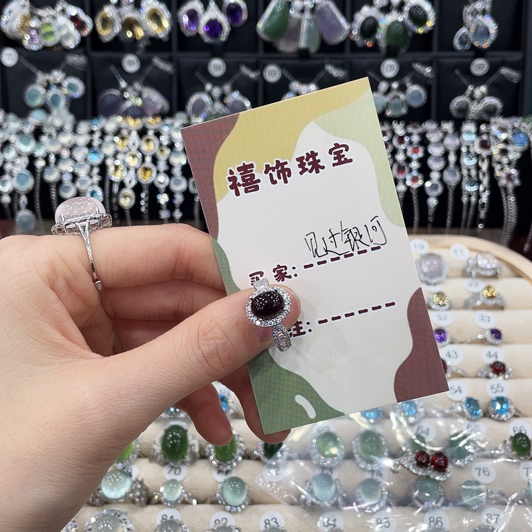 见***河戒指银S925镶嵌石榴石戒指