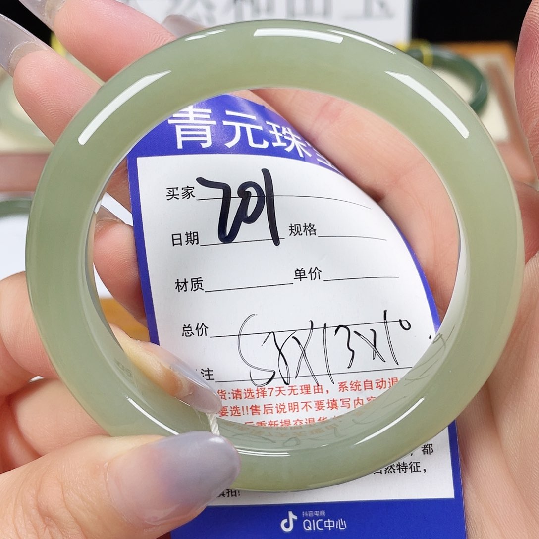 和田玉手镯未镶嵌