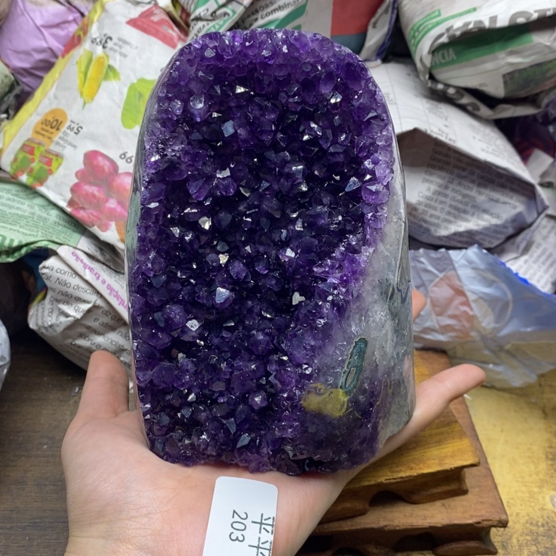 紫晶乌拉圭未镶嵌