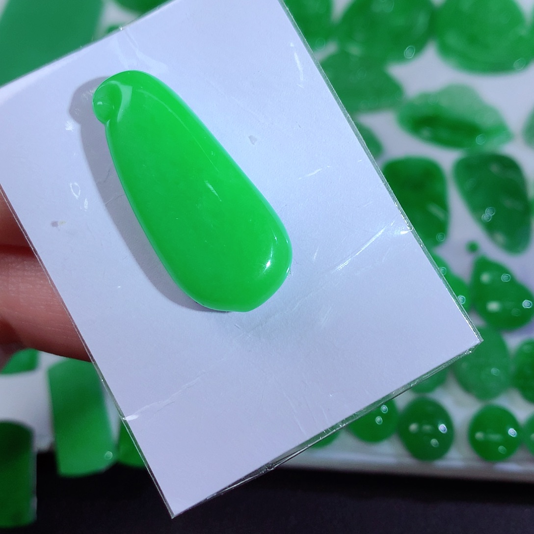 翡翠颈饰未镶嵌天然