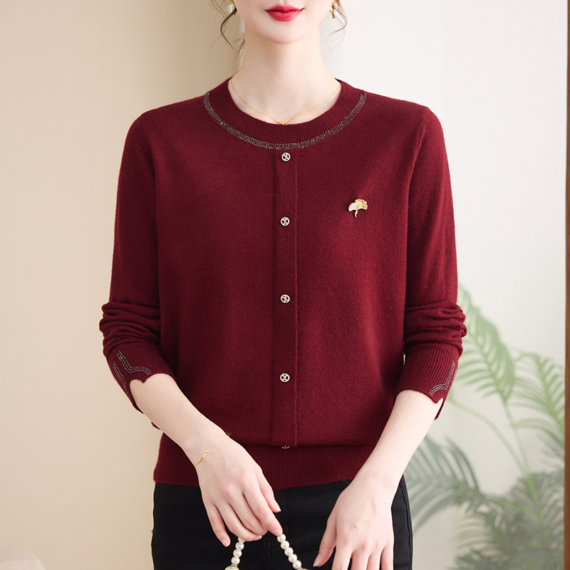2025新款妈妈春装针织衫中老年洋气高贵毛衣春秋季长袖打底上衣