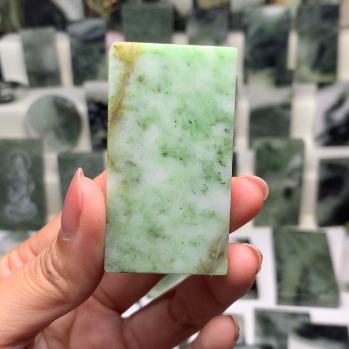 独山玉颈饰未镶嵌