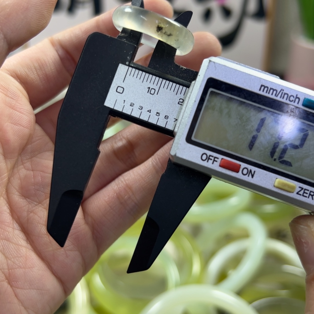 蛇纹石玉手镯未镶嵌186