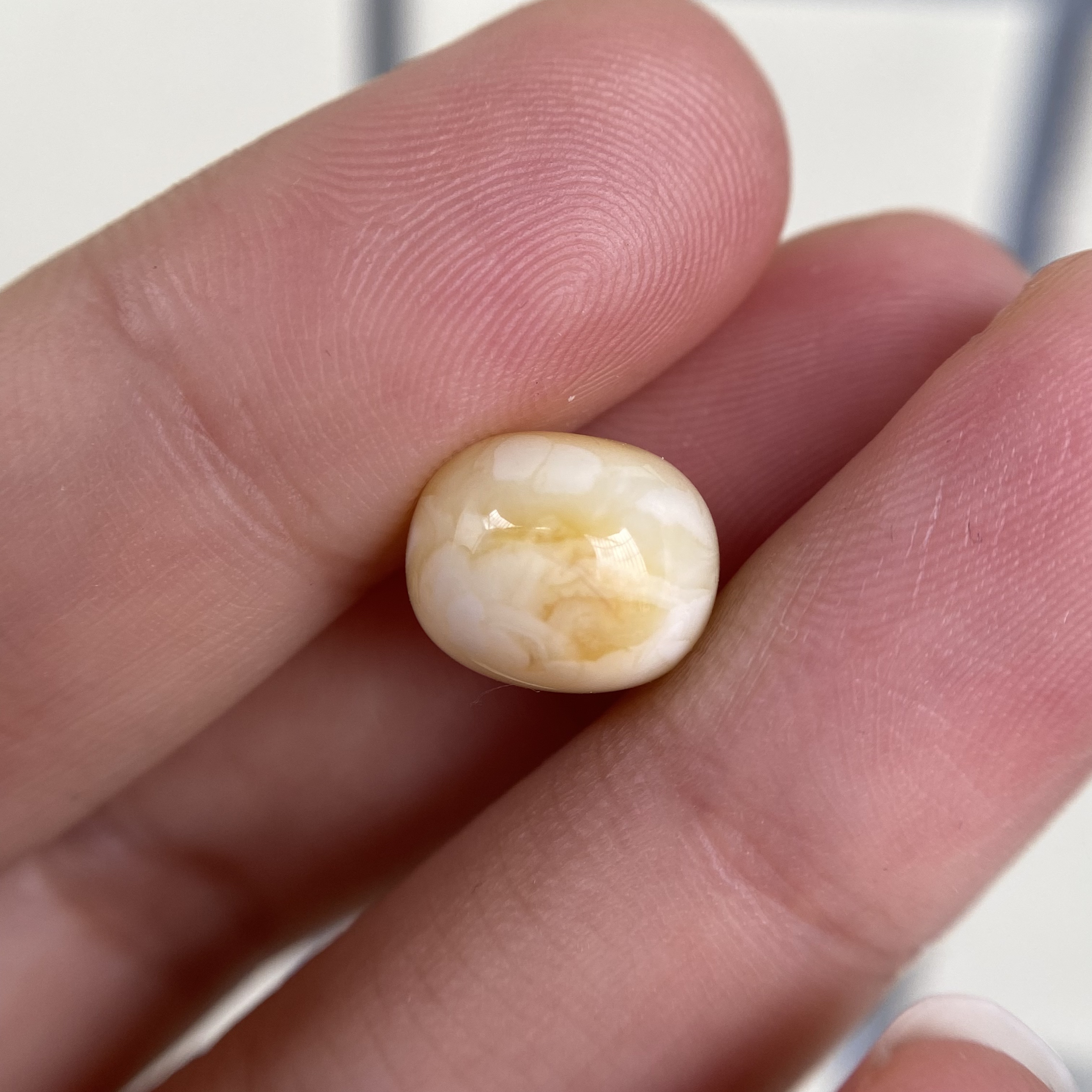 蜜蜡微沁千层墩子配饰11.2×9.1mm，飘花无优化保天然