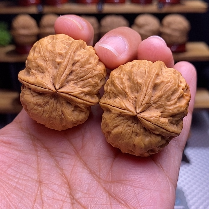 文玩核桃吊坠山奇三棱12