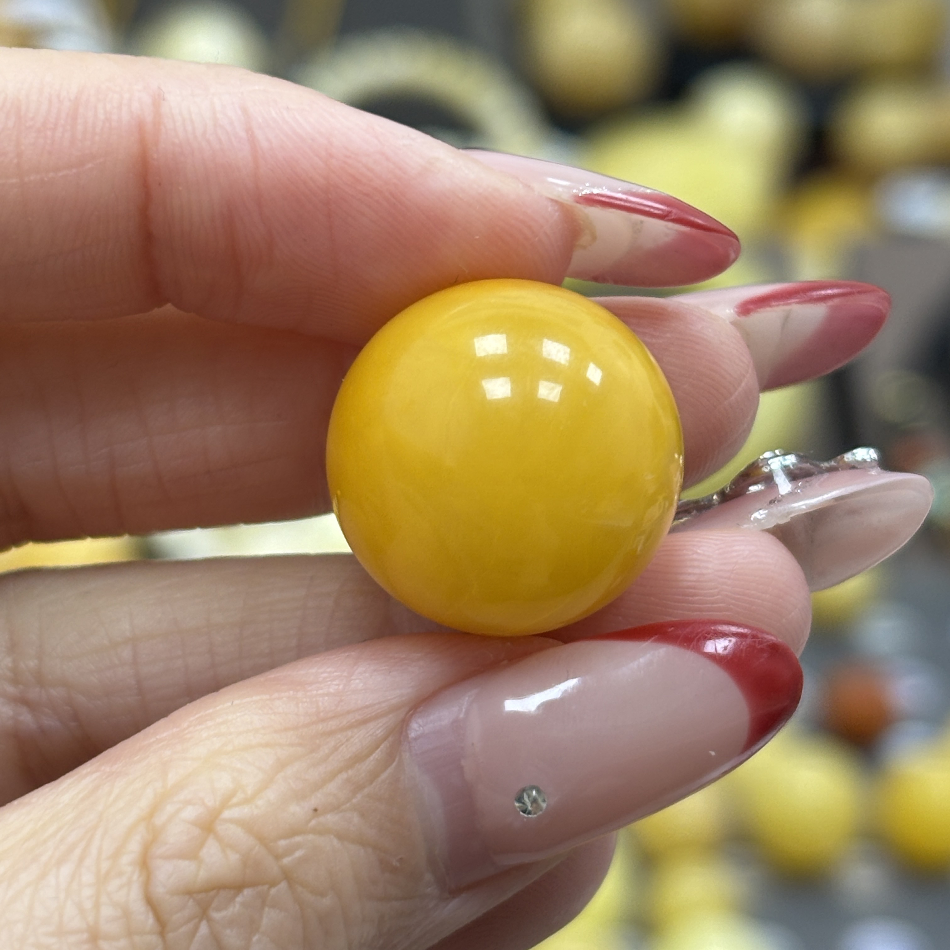 18.3mm带皮色· 小妖珠宝天然原矿琥珀蜜蜡