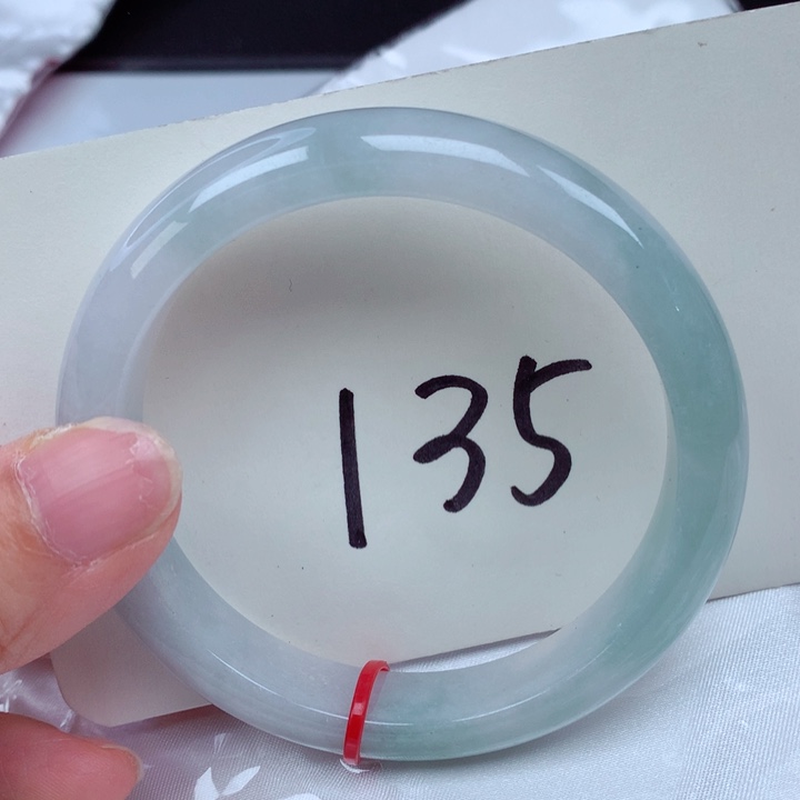 翡翠手镯未镶嵌翡翠