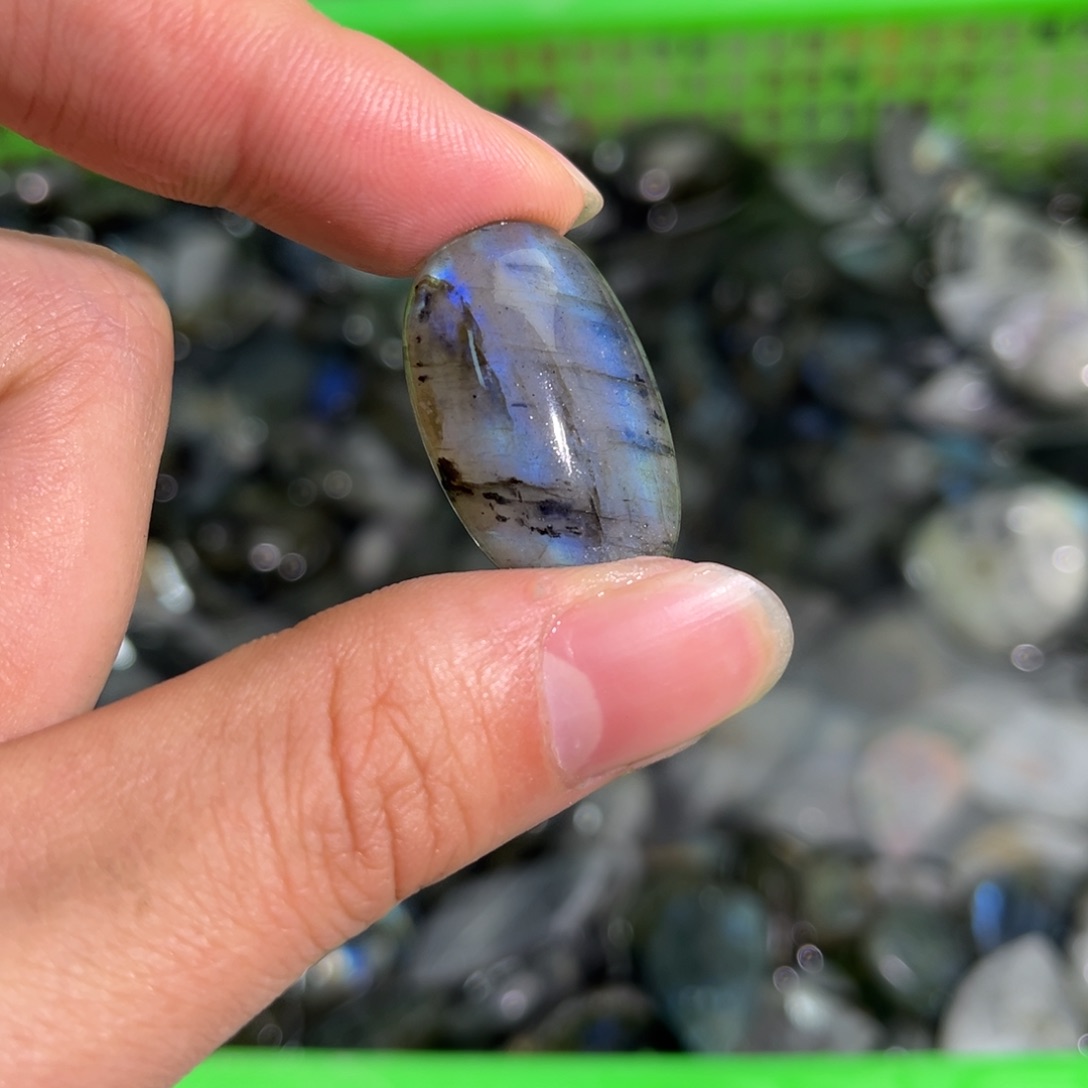 拉长石吊坠未镶嵌懒****?