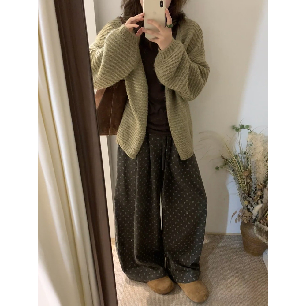 韩系慵懒秋冬套装女针织开衫+内搭打底衫+碎花休闲裤 61025