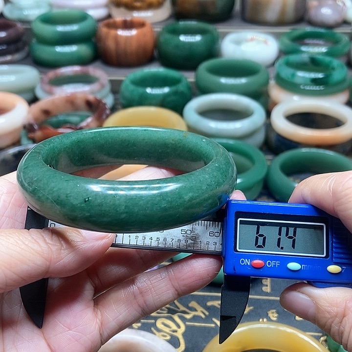 石英质玉手镯未镶嵌