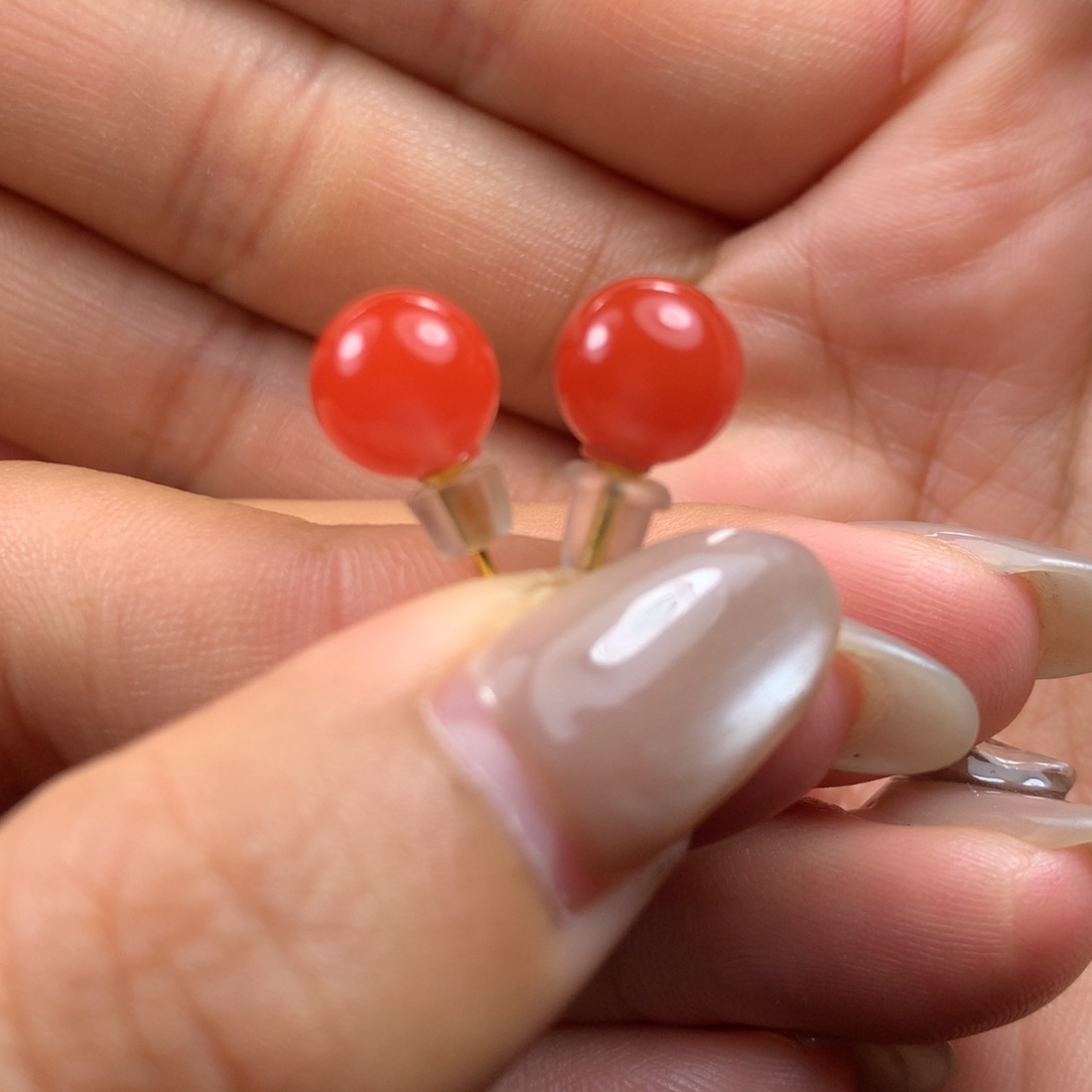 18K金镶嵌耳钉南红玛瑙