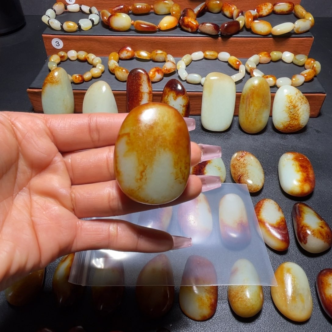 颈饰未镶嵌和田玉时**转