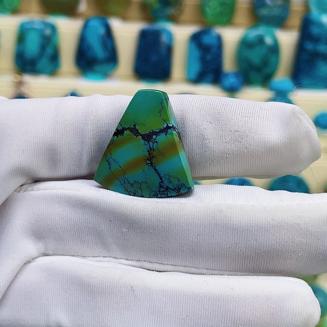 绿松石未镶嵌颈饰