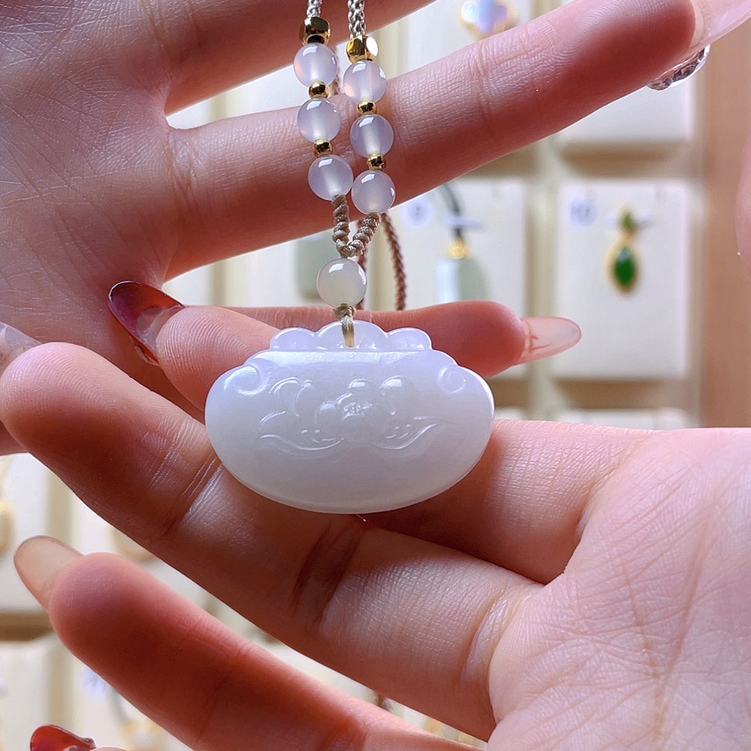 和田玉吊坠(赠链)未镶嵌我***了