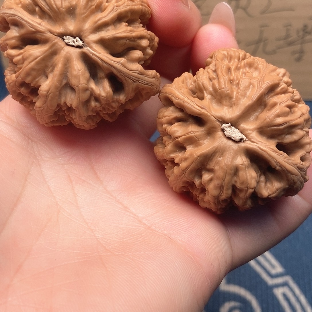 后***园文玩核桃吊坠46粗筋